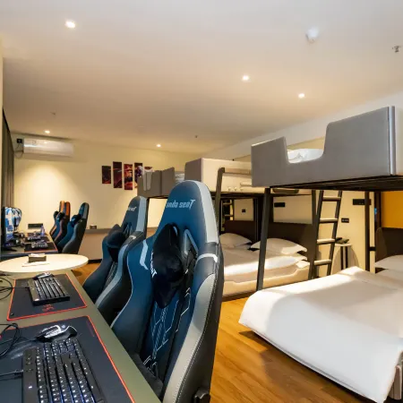 Meitu E-sports Homestay (Yulin Darunfa Convention and Exhibition Center)