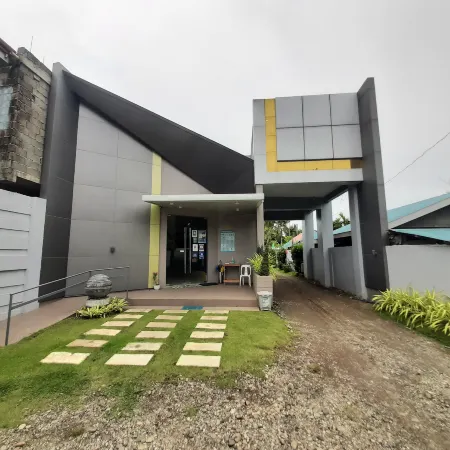 RedDoorz @ Lazarian Hotel and Resort Cagayan Valley
