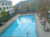 Yeyuan Hotspring Holiday Hotel - Romantic
