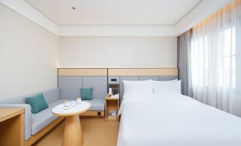 Each modern bedroom is equipped with a large bed and a small table on each side for the sitting area at All Seasons Hotel (Shenzhen Huaqiang North Electronic Building Shop)