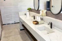 Jiande YinHu Homestay - مسبح غير متناهي