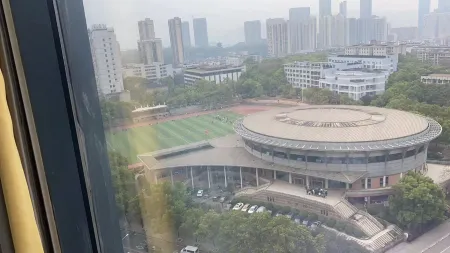 Xuanmengju Cinema Hotel (Changsha University of Technology Tujiachong Subway Station) Отели рядом с достопримечательностью «Changsha University of Science & Technology (Transportation Science & Technology Teaching Area)»