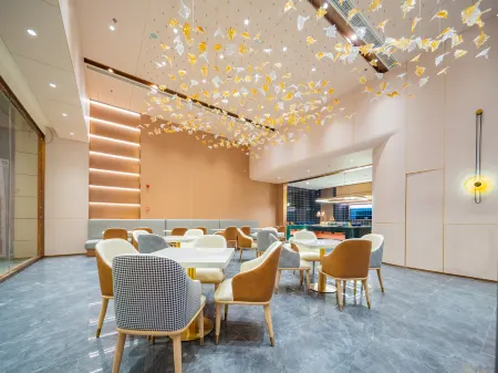 Starway Hotel (Pengzhou Government Branch) Отели рядом с достопримечательностью «Bailu Limestone Cave Wonder Peak»