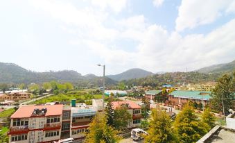 Goroomgo Kanara Hotel Bhimtal - Parking Facilities - Excellent Service