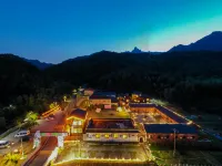 Spring Breeze Cabin Hotel Hotels near Jiuzi Temple