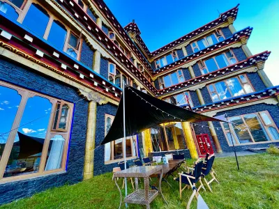 de jie ling zhuan yan Hotels near Lhagang Monastery
