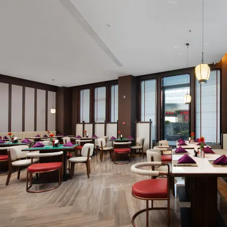 Radisson Red Yangzhou Slender West Lake