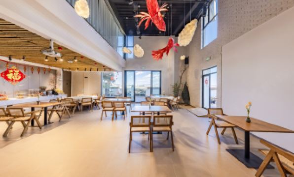 Huaqianzhu Hot Spring Hotel (Kunming Dianchi Xishan Scenic Area)