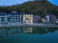 Linxi Lakeside Homestay (Yunshang Grassland) Hotels in Xianlongxia Drifting