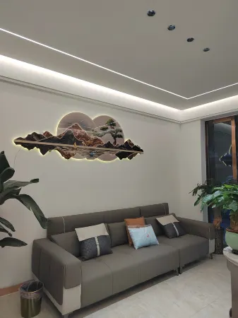 Luojiang Rainbow Hotel Отели рядом с достопримечательностью «Sichuan Institute of Technology (Luojiang Campus)»