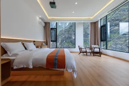 Tiger Leaping Gorge Lixia Mountain Residence Cliff Homestay