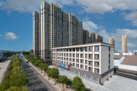 HanTing Hotel (Wuhan Jingkai Qu Fengshu Yi Road) Отели рядом с достопримечательностью «Wuhan Business College»