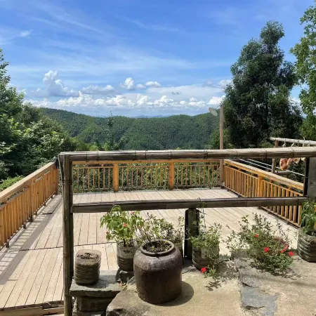 Muli Hong Village Entrance Chinese Inn