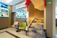 Faraway Home Smart Chinese Inn (Two Rivers And Four Lakes) - parking