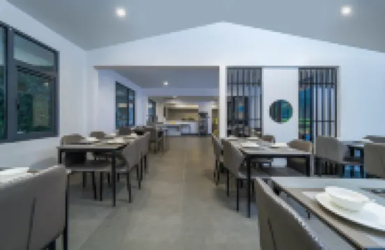 Fenghuang Yunlu Scenic Hotel (Fenghuang Ancient City)