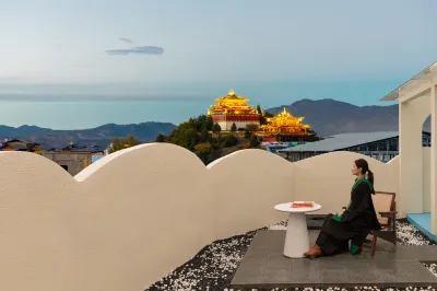 Shangri-La Muyu Lan Resort & Boutique Hotel (Dafo Temple Prayer Wheel Branch, Dukezong Ancient City) Hotels near Tancheng Square