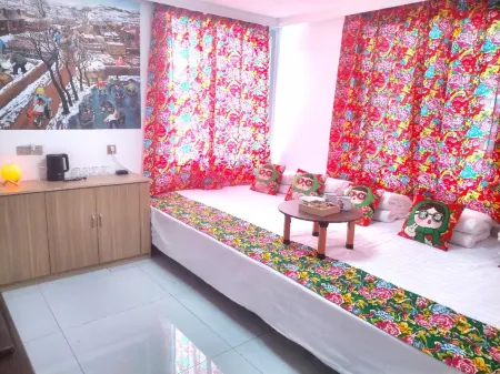 Zhang Liyou Family Inn (Xuexiang Scenic Area Branch)