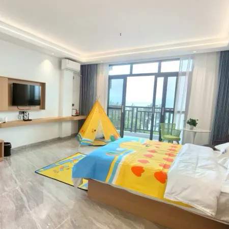 Dongxing Wanwei Langyuji Hotel (Golden Beach on Wanwei Island)