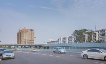 7 days hotel chain (Wangcheng Avenue, Luoyang Railway Station)