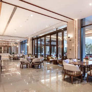 Howard Johnson The Bund Hotel Gasa