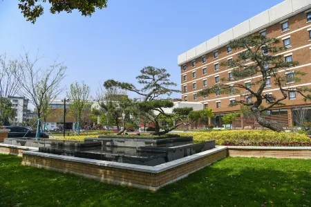 Chalon International Hotel Отели рядом с достопримечательностью «Jiaxing University (North Campus)»