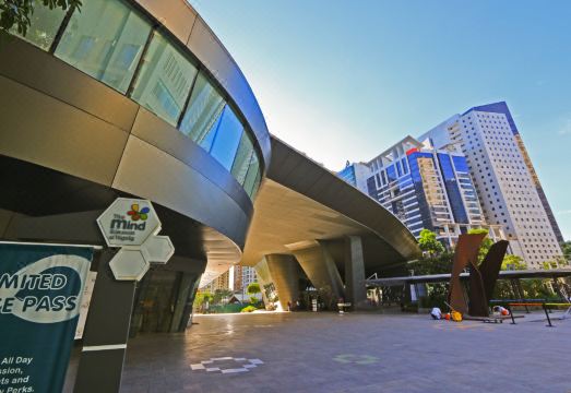 6. 레드 플래닛 아..