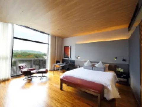 มิโดริคลาร์ก โฮเทลแอนด์คาสิโน โรงแรมในมาบาลากัต