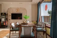Floral Hotel · Yuntaishan Oxygen Bar Hotel (Shore service area store) - Afhentnings-/afleveringstjenester
