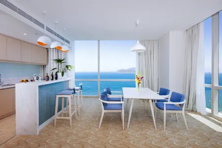 Diamond Bay Hotel