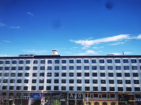 Schery Hotel Отели в г. Шигадзе