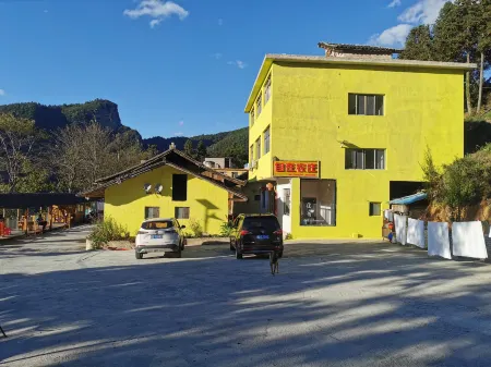 Yinjiang Zizai Hostel Отели в г. Инцзян