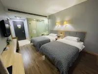 Huayi Commercial Hotel - balcony