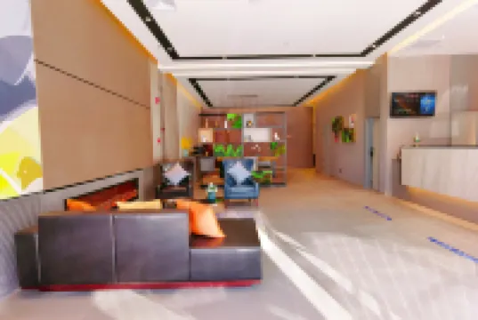 Homeinn Selected Hotel (Chifeng Railway Station Songshan Wanda Plaza)