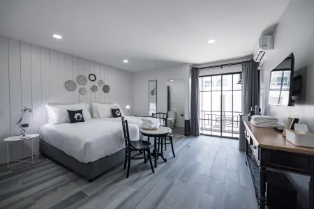 Blu Monkey Boutique Bangsaen Отели рядом с достопримечательностью «Wonnapha Beach»