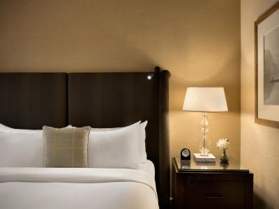 デラックスマウンテンビューダブルベッド2台ルーム フェアモント バンフ スプリングスの写真