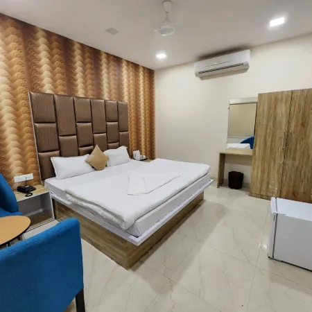 Hotel Mandakini Royale Hotels in Kanpur