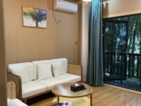 Luhe Liangshan Forest Wellness Homestay (Wandong) Hotels in Luhe