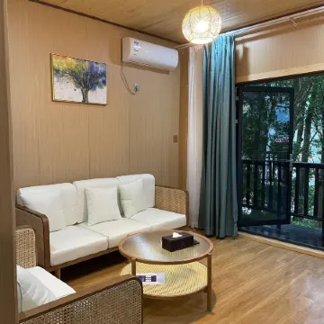 Luhe Liangshan Forest Wellness Homestay (Wandong)