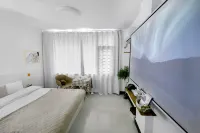 Bear House · Guomao Premium Audio-Visual Homestay (Kaili Guomao Shopping Mall)