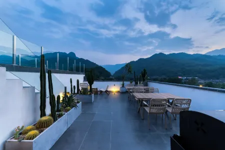 Luhyin hongya Hotel Отели рядом с достопримечательностью «Gaomiao Ancient Town»