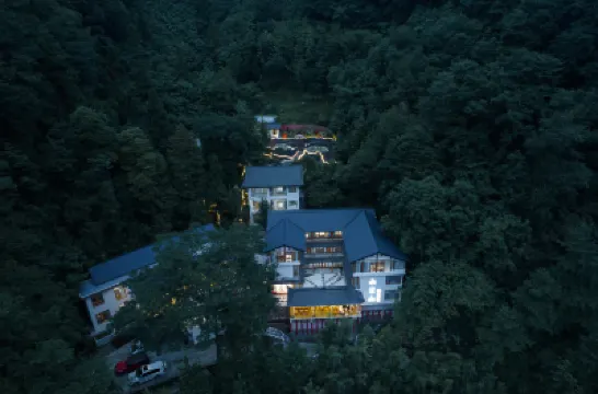 Qingchengshan Shanlishan Mijing Forest Hot Spring Guesthouse Hotels near Double Springs