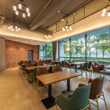 James Joyce Coffetel Hotel (Tianjin Italy Customs Area Tianjin Eye) Отели рядом с достопримечательностью «Барабанная башня Тяньцзиня»