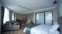 Han Middle East and Xinyue Hotel