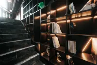 Yue Man Time · Qingshi Alley Luxury Vacation Boutique Stay (Langzhong Ancient City Huaguang Tower) - Airport Shuttle