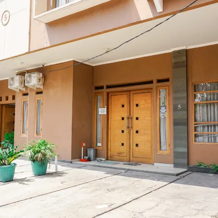 Hotel O Penginapan LorraNearPasar Oleh Oleh