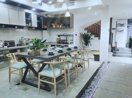 Juxian College hotel Отели рядом с достопримечательностью «With Dragon Bridge»