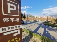 Maoxian Ancient Qiangcheng Yihuatang Hotel - parking