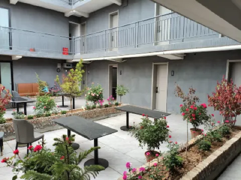 Luoyang Lijing Xiaoyuan (Luoqi Ancient City Cross Street Branch) Hotel a 