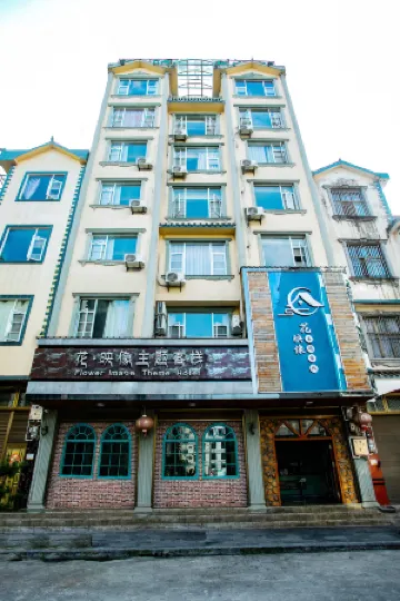 Luoping Huaying Image Theme Inn