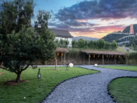 Floral Hotel · Yi Hu Qing Meng Mountain View Villa · Family-Friendly Vacation Courtyard Hotels near Yuanxiangxiaozhen Sceneic Area